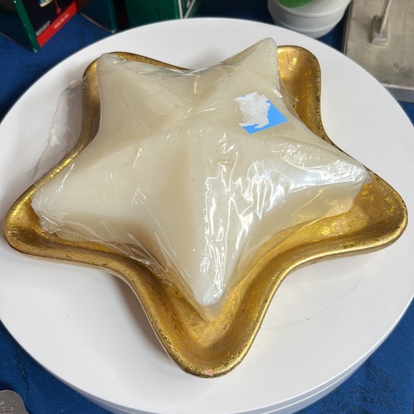 Cranford Collection 3-Wick Star-Shaped Candle With Gold Candle Holder - New - Picture 4 of 8